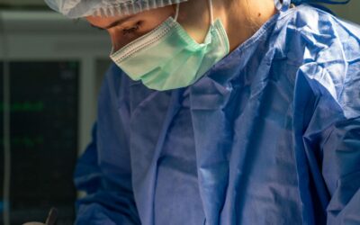 Endoproteza biodra – kiedy jest konieczna i jak wygląda rekonwalescencja?